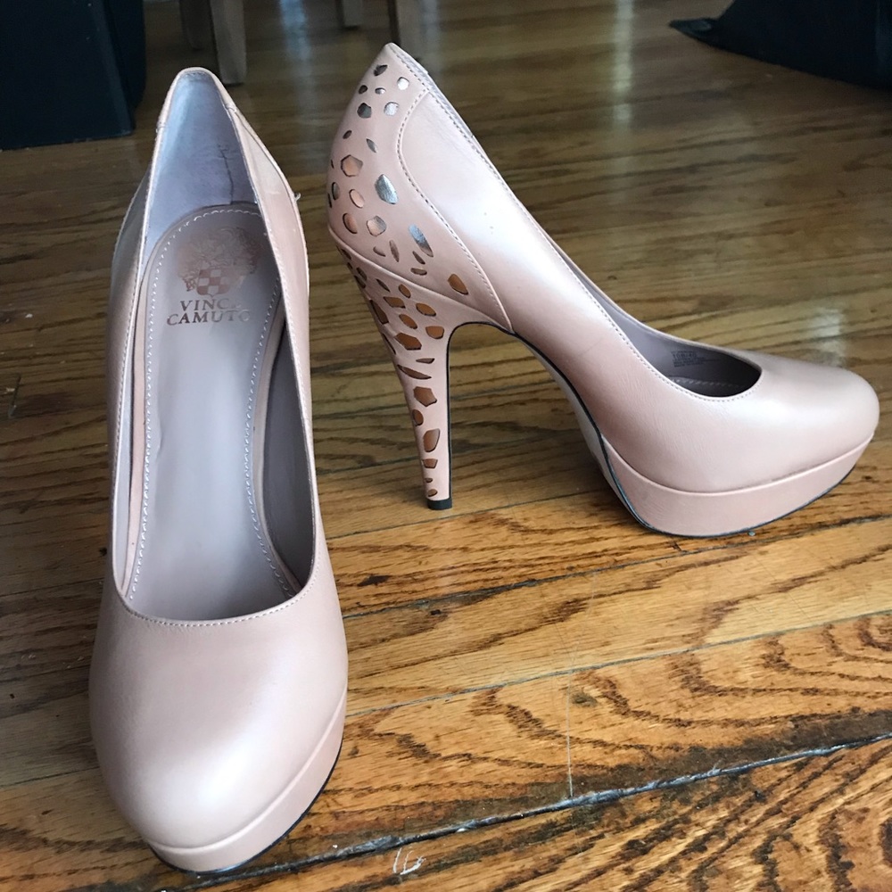 High heel pumps